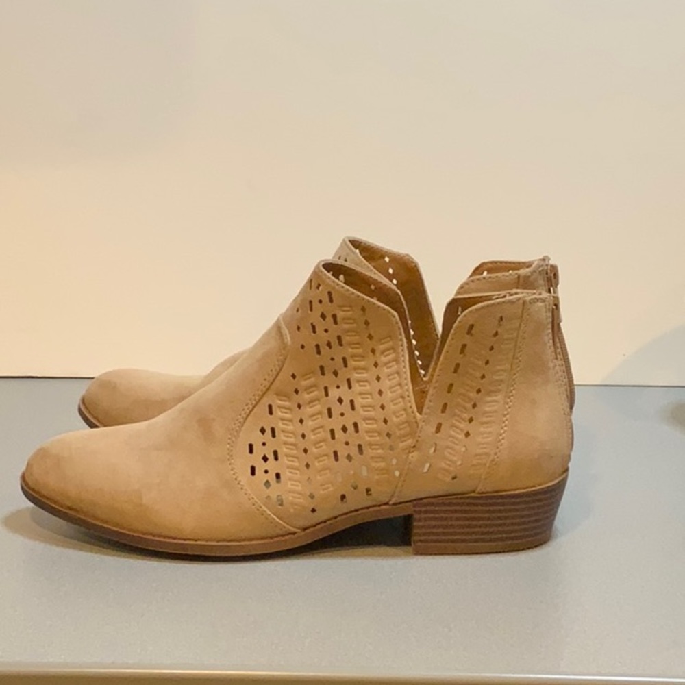 Tan zip back v cut booties